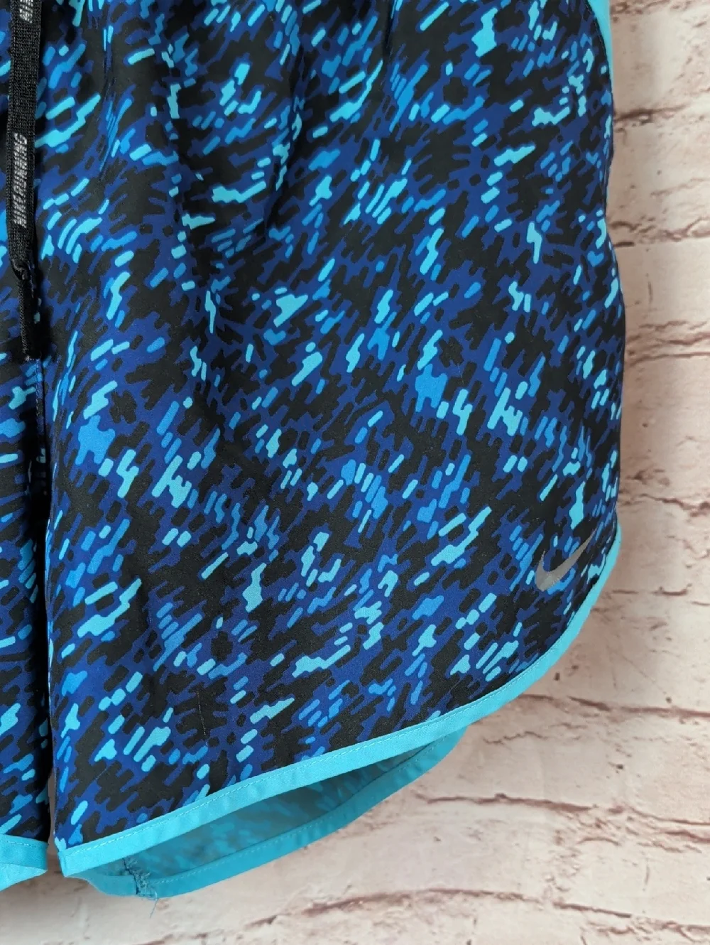 Nike Women's Black & Blue Patterned Athletic Shorts Dry Fit Medium - Picture 2 of 5